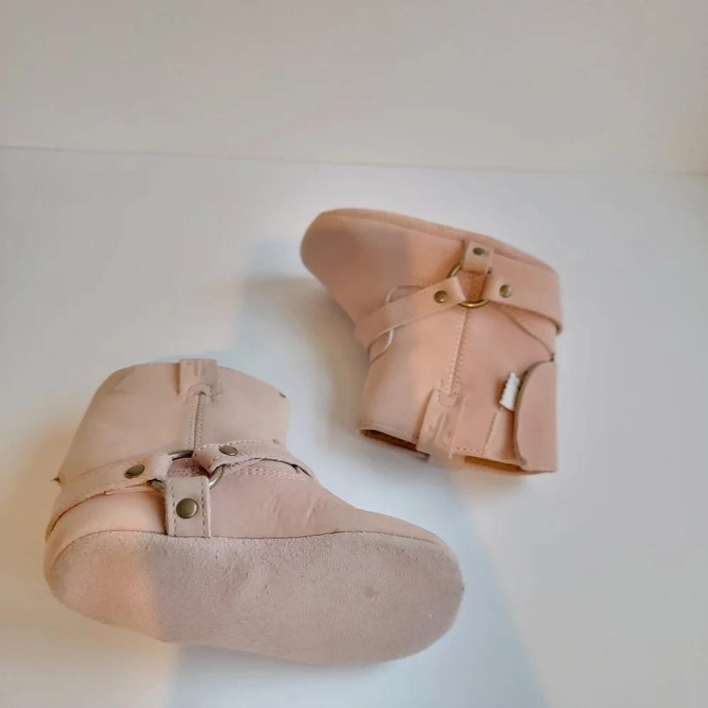 Frye pale pink baby booties 4 M phillip harness shoes boots baby infant newborn